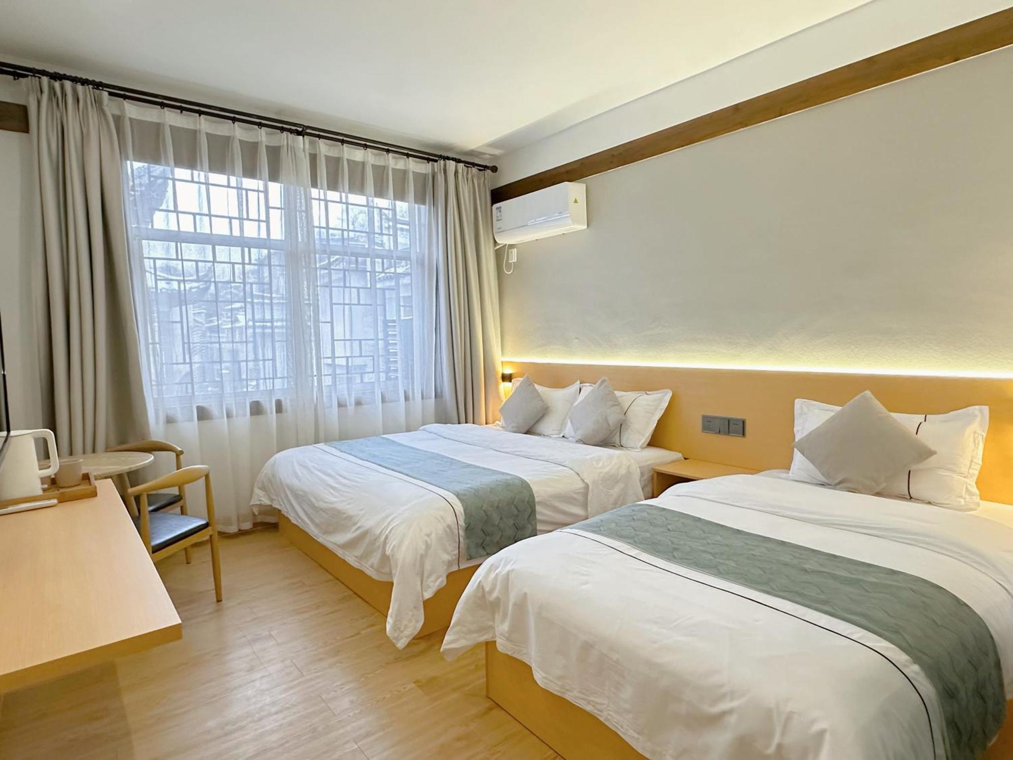 Hemu House Hotell Fenghuang Exteriör bild