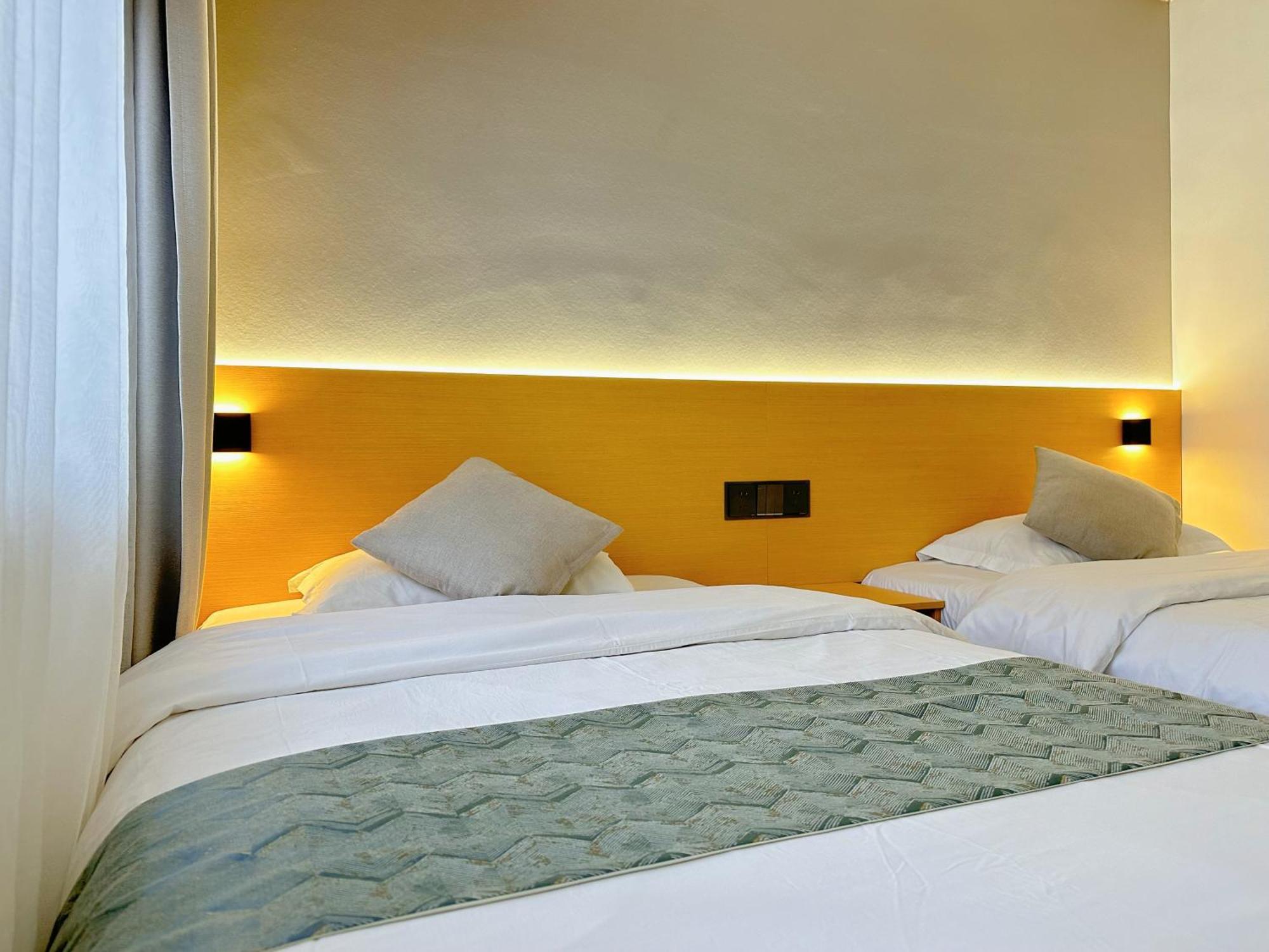 Hemu House Hotell Fenghuang Exteriör bild