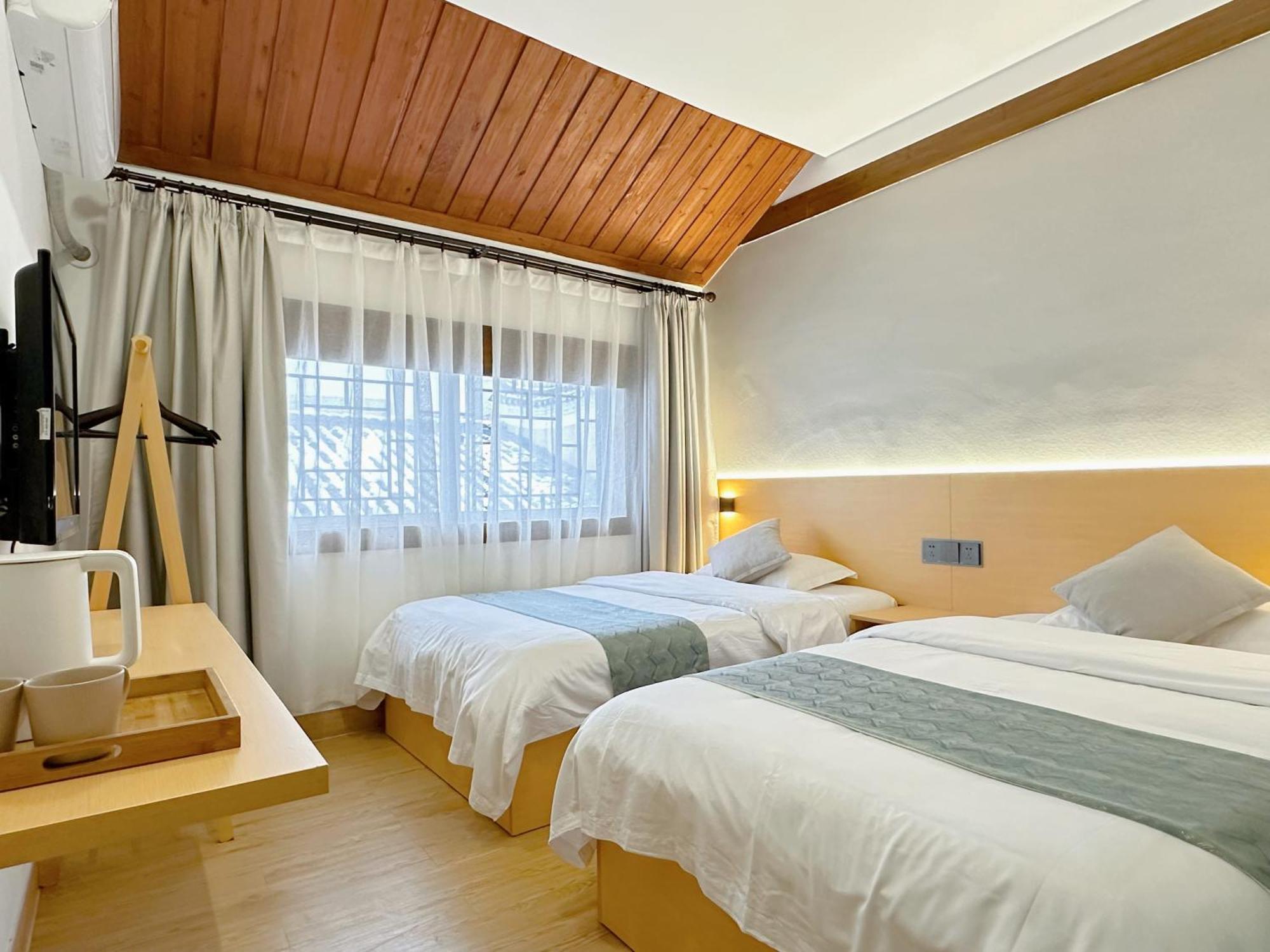Hemu House Hotell Fenghuang Exteriör bild