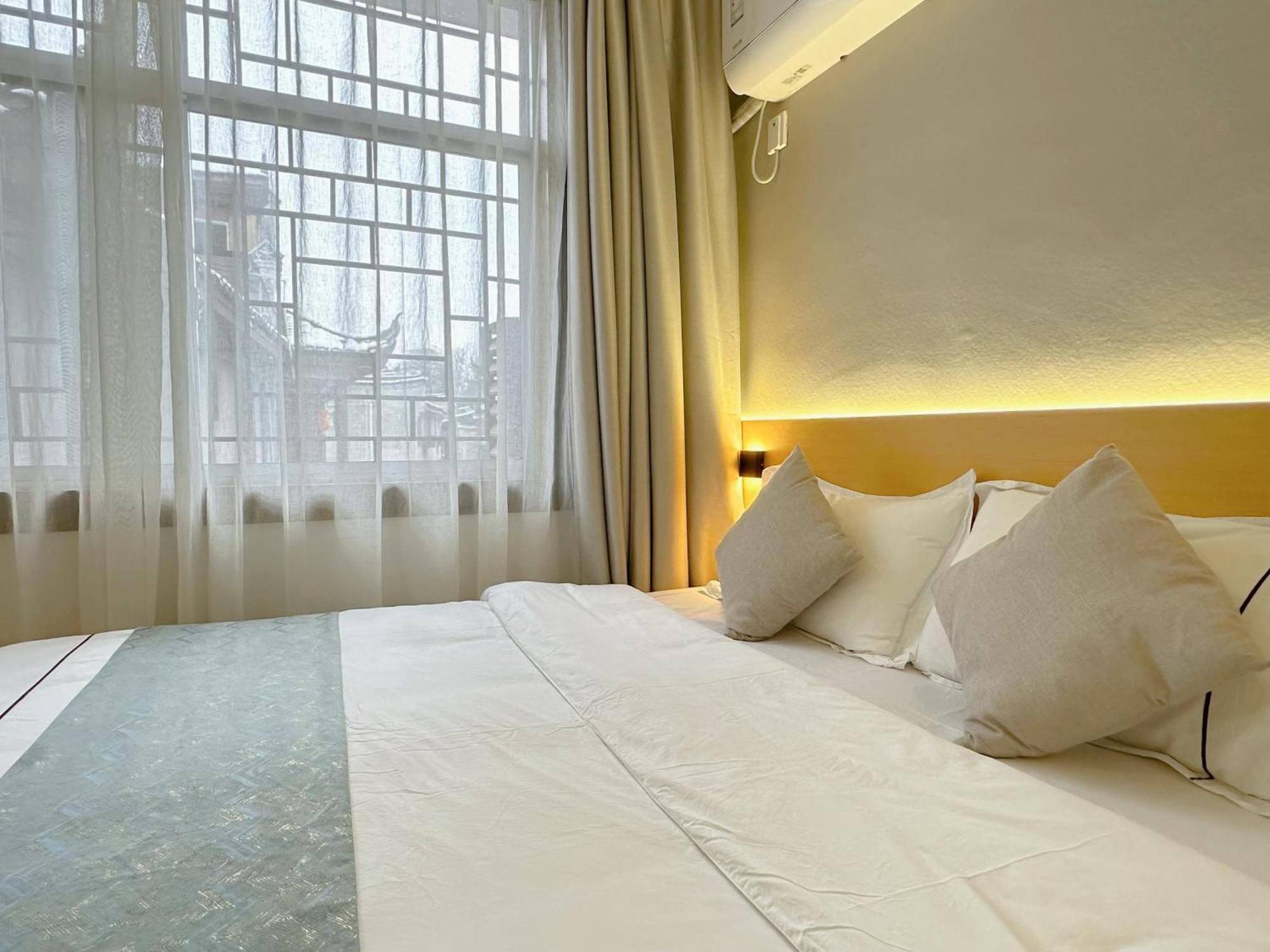 Hemu House Hotell Fenghuang Exteriör bild