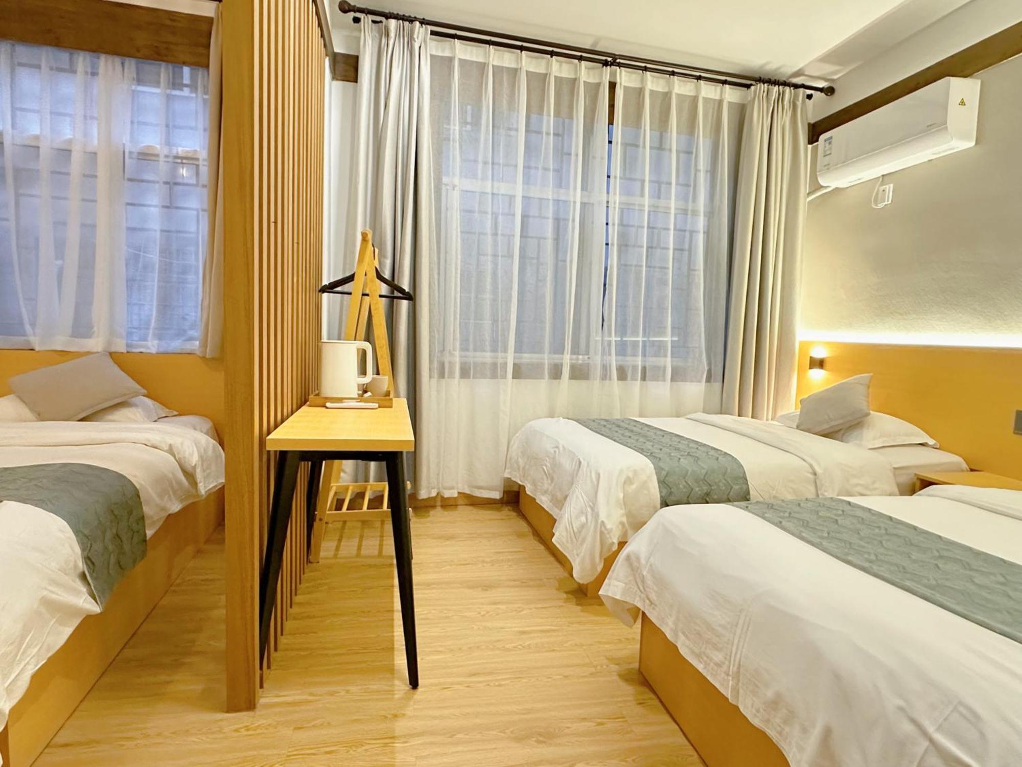 Hemu House Hotell Fenghuang Exteriör bild