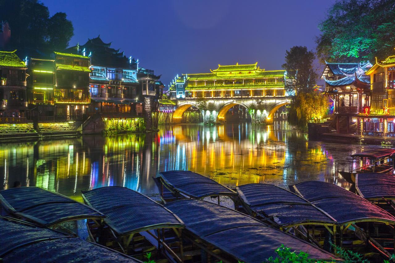 Hemu House Hotell Fenghuang Exteriör bild