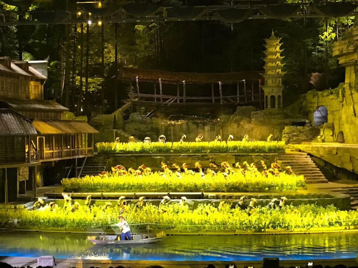 Hemu House Hotell Fenghuang Exteriör bild